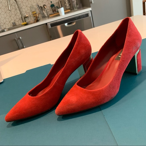 👠 Red Elie DKNY Pumps 👠 - Picture 4 of 16